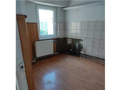 Apartament cu 3 camere de vanzare in Alba Iulia.